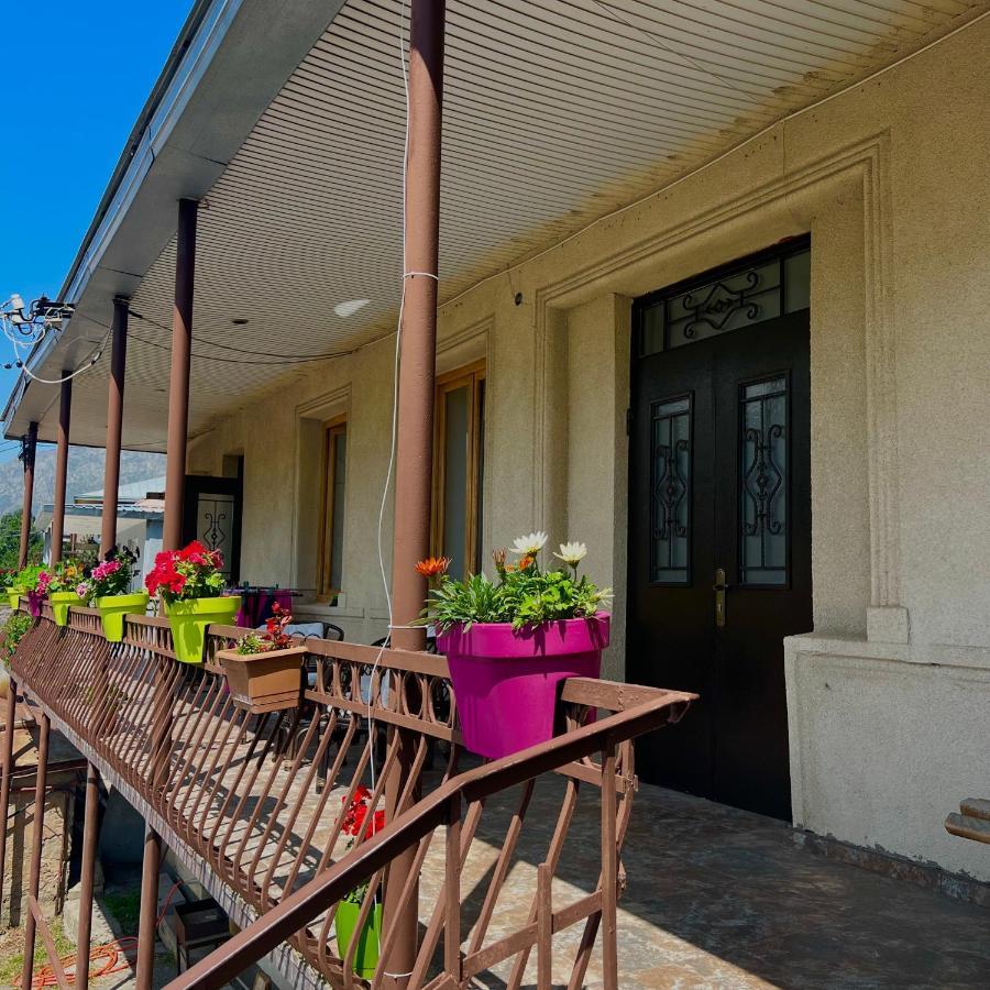 Guesthouse Kostava 72 คัซเบกี ภายนอก รูปภาพ